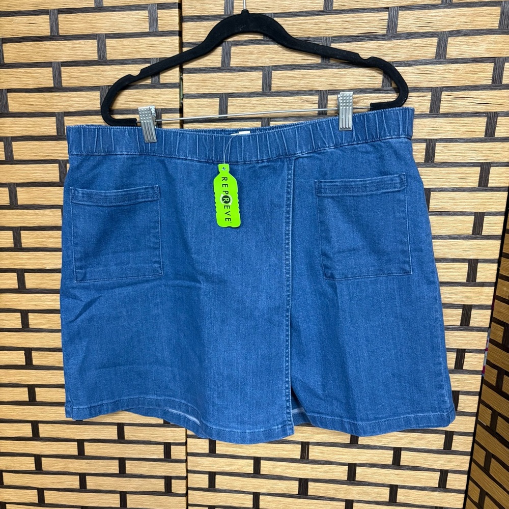 AnyBody Denim Skort Size‎ Large